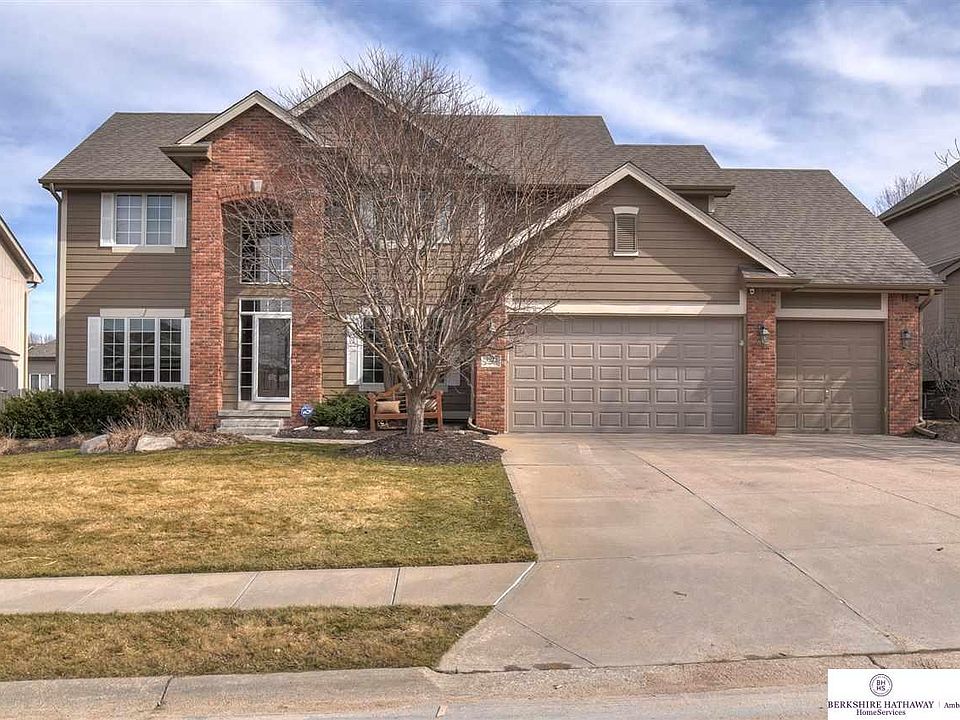 1st image of 3911 S 193rd Cres