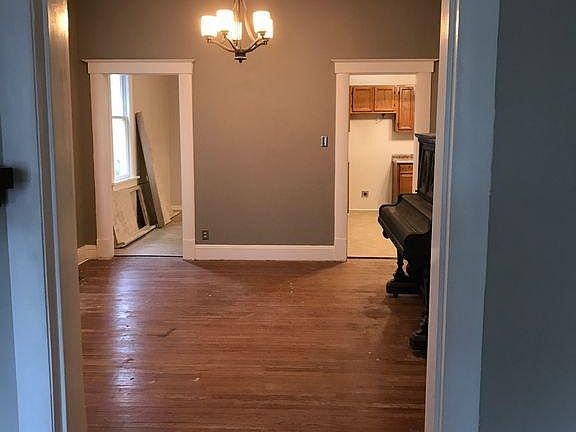 2nd image of 2206 Francis St