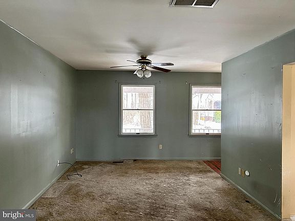 2nd image of 4908 Aspen St