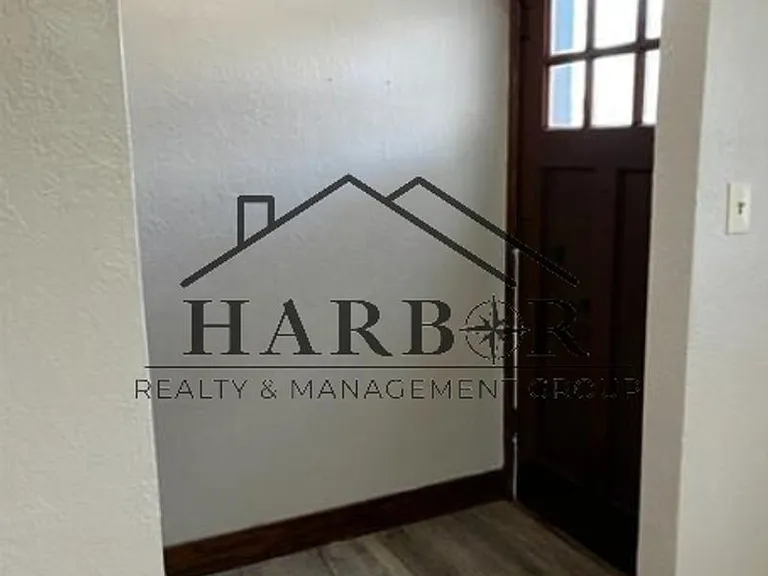 1st Avenue SW Duplex — Photo 4