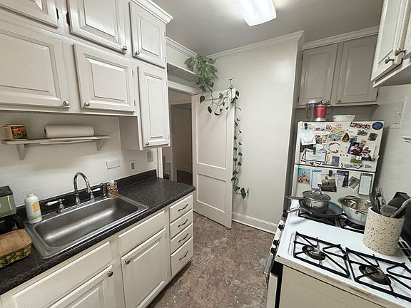 5th image of 4103 Devine St APT H2