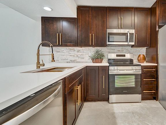 4th image of 6181 Balboa Circle #303