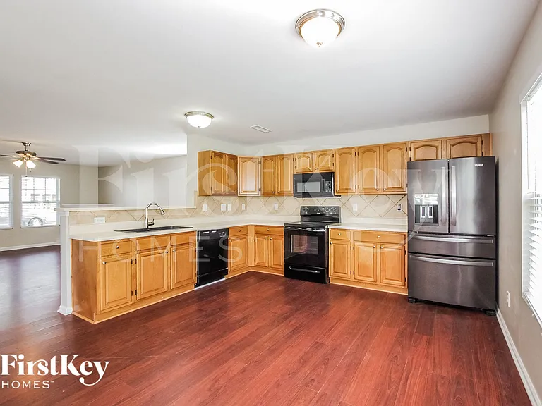 1425 Logan Patrick Ct — Photo 8