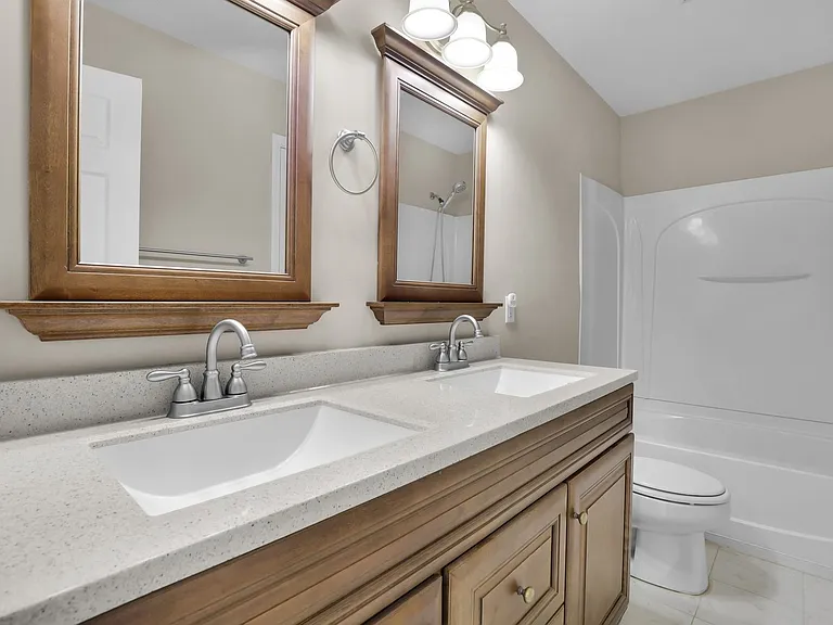 230 N Cir — Photo 28