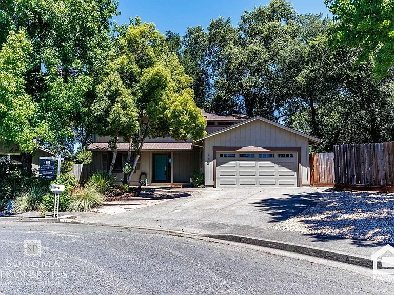 114 Melody Ct — Photo 2