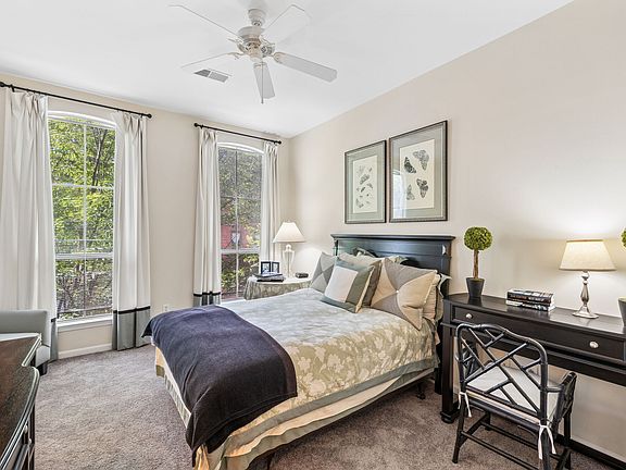 5th image of 4055 Ridge Ave #106