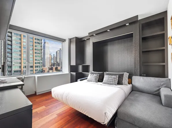 100 Riverside Boulevard image 6 of 20