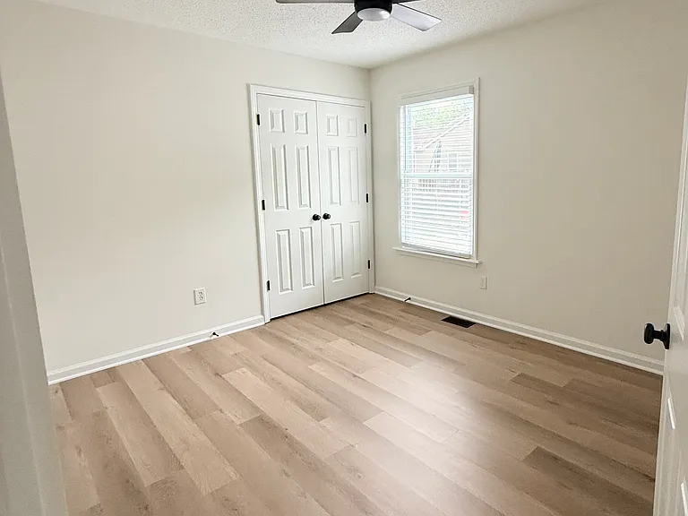 703 Saint Catherines Dr — Photo 10