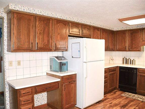 3rd image of 8388 Dallas Dr