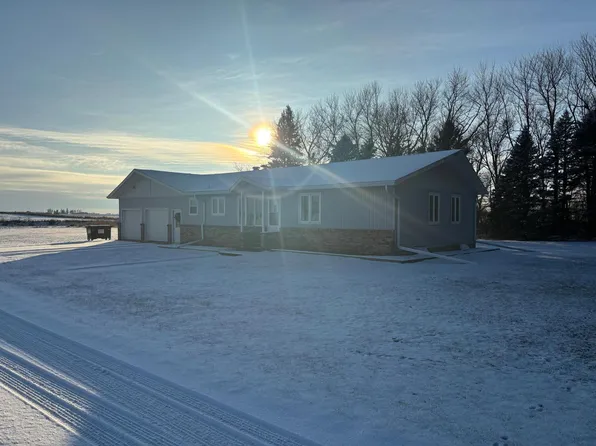 43793 810th St, Lakefield, MN 56150