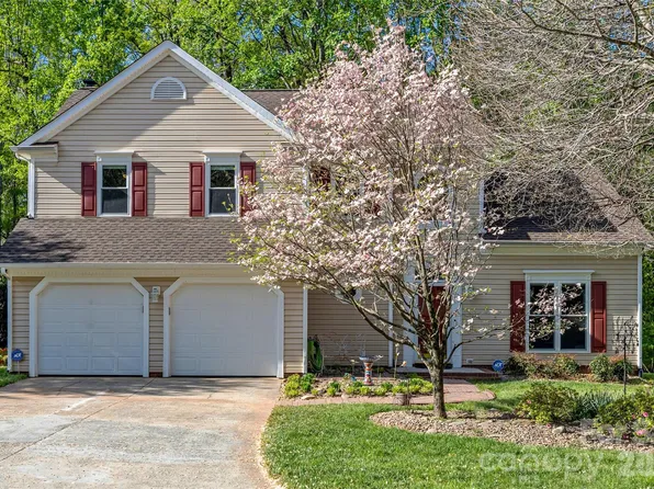 8607 Piccone Brook Ln, Charlotte, NC 28216