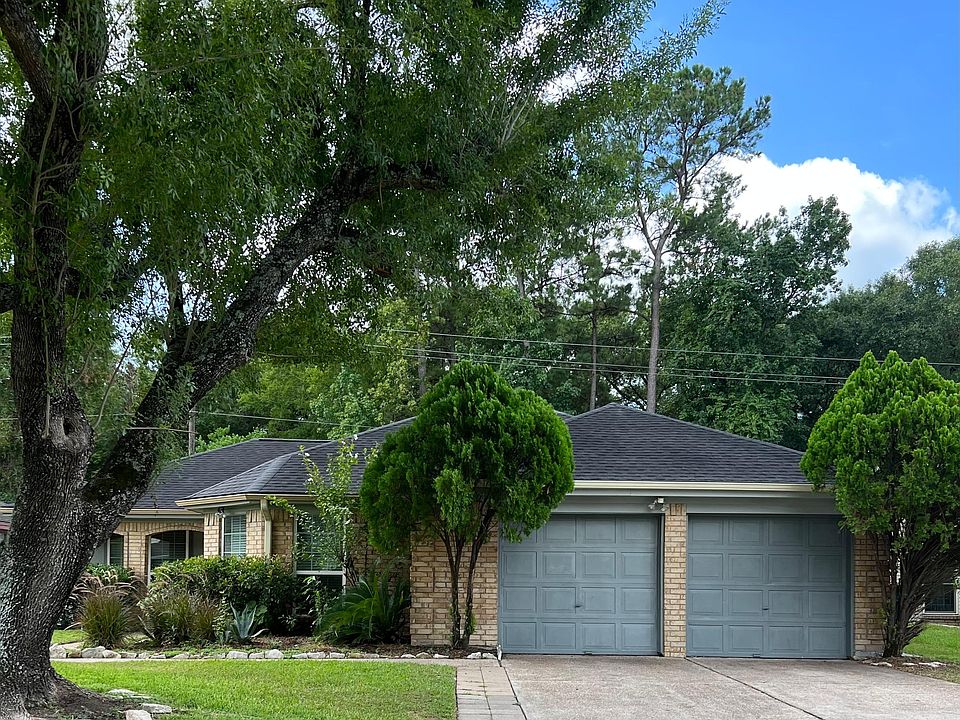 2nd image of 12430 Versailles Dr