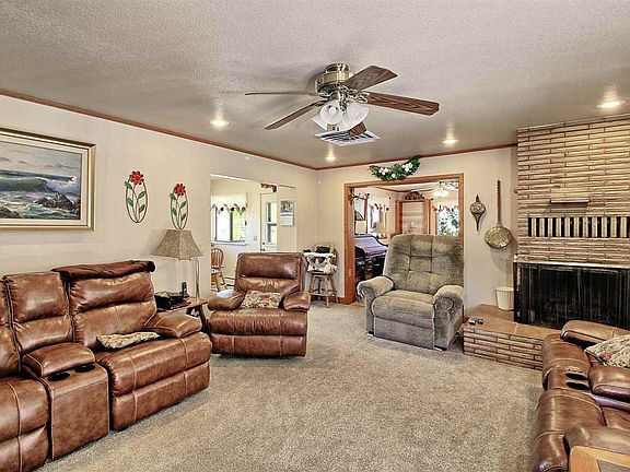 3rd image of 684 Brentwood Dr