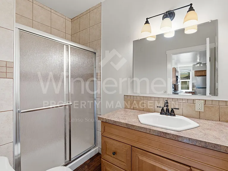 914 E Indiana Ave — Photo 16
