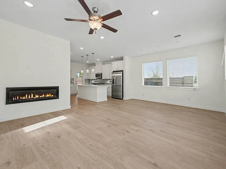21231 Creeping Bentgrass Dr — Photo 2
