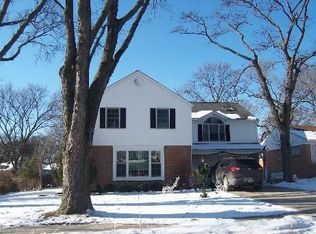 1168 Greenbriar Ln, Northbrook, IL