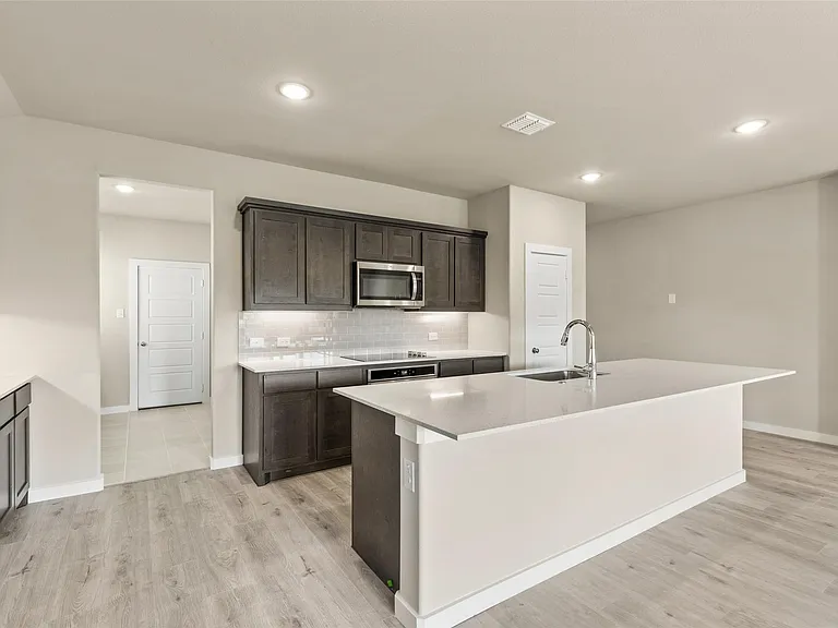 216 Arrow Wood Rd — Photo 4