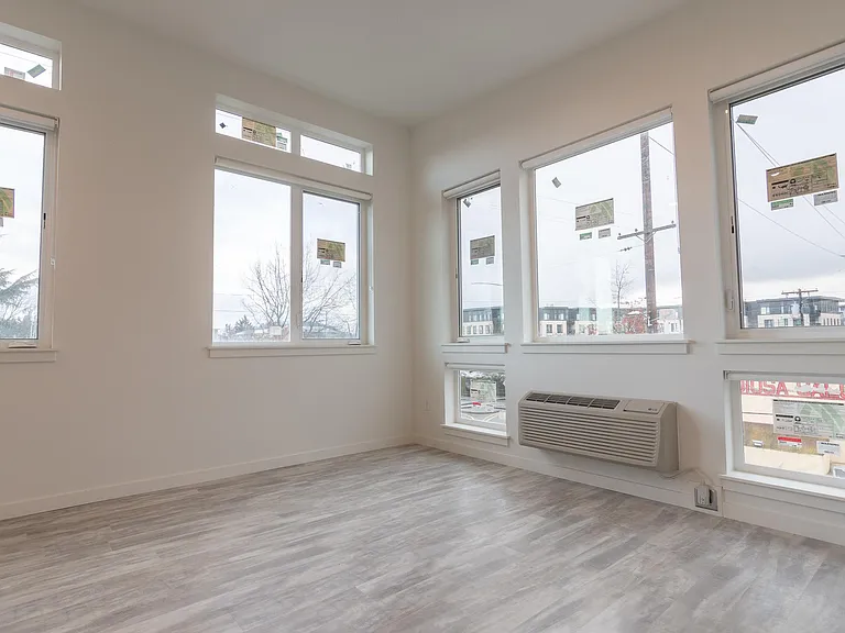 6011 SE 90th Ave #201 — Photo 5