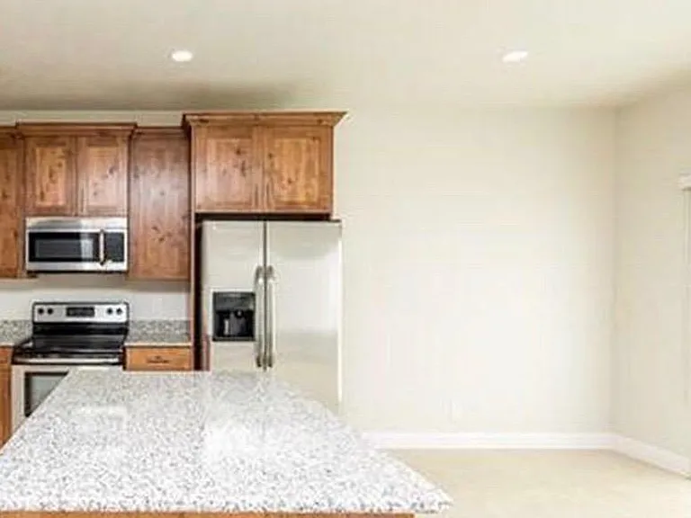 2501 Bella Vista Dr — Photo 3