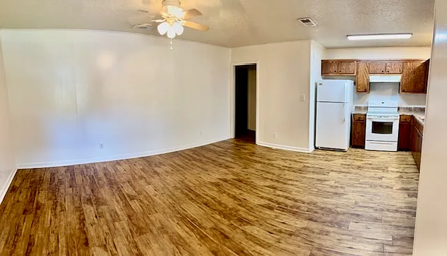 2 bed, 1030 sqft, $1,100 — Photo 2