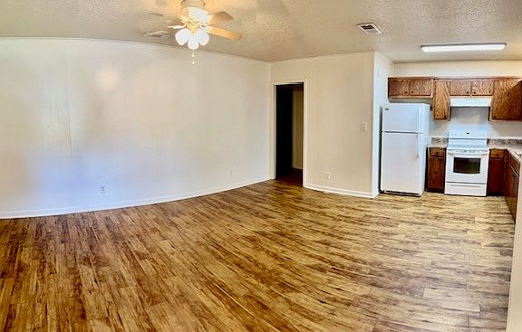 2nd image of 606 Jefferson St E #606