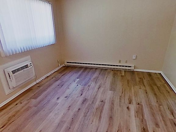 5th image of 1700 Columbia St #5