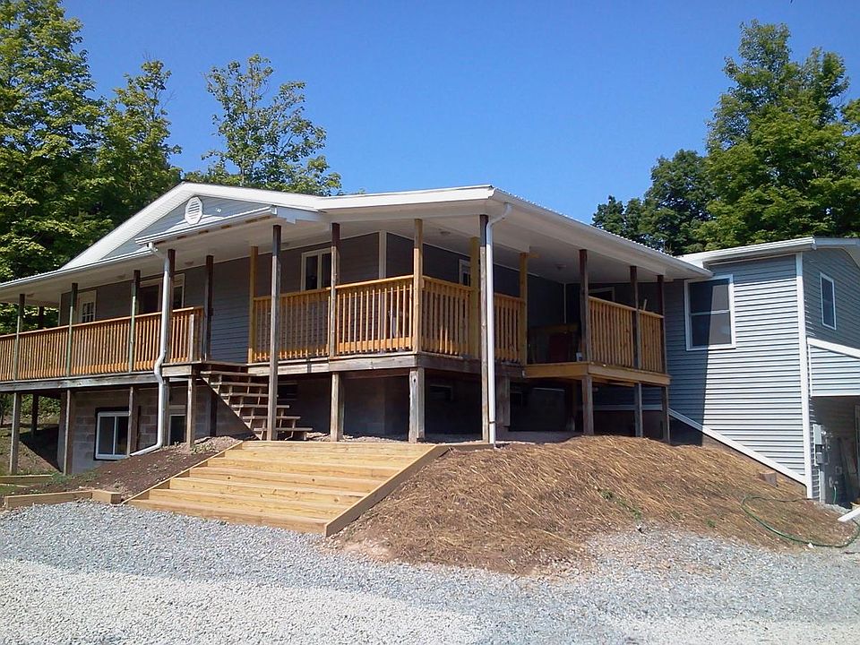 Large yard and deck spaces