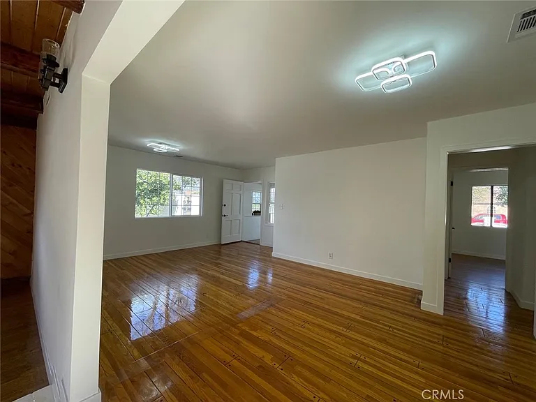 7359 Amestoy Ave — Photo 9