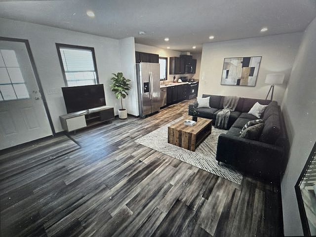 1st image of 306 Louva #264