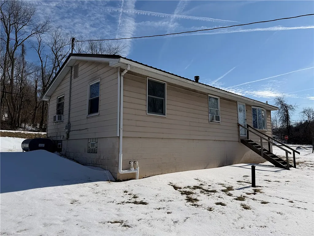 262 Elm Rd S photo 1