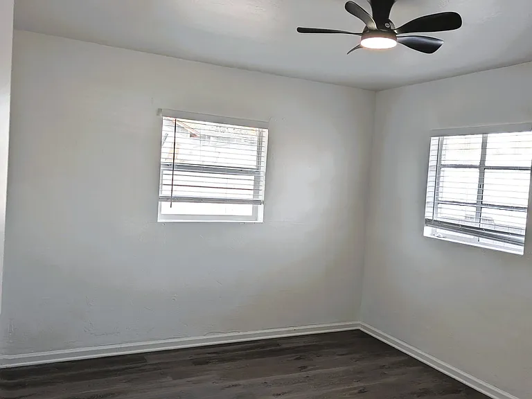 2534 E Culver St — Photo 1