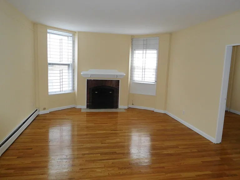 1055 Beacon St — Photo 16