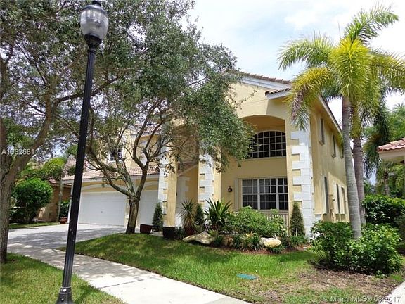 5th image of 991 Crestview Cir