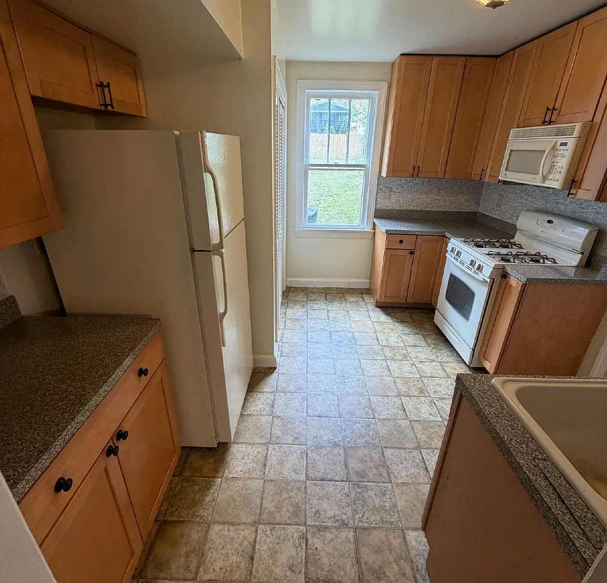 3 bed, 1.0 bath, 1255 sqft, $1,975 — Photo 1
