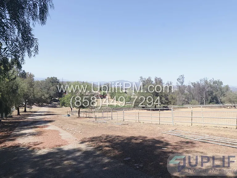 1425 Cedar St — Photo 25