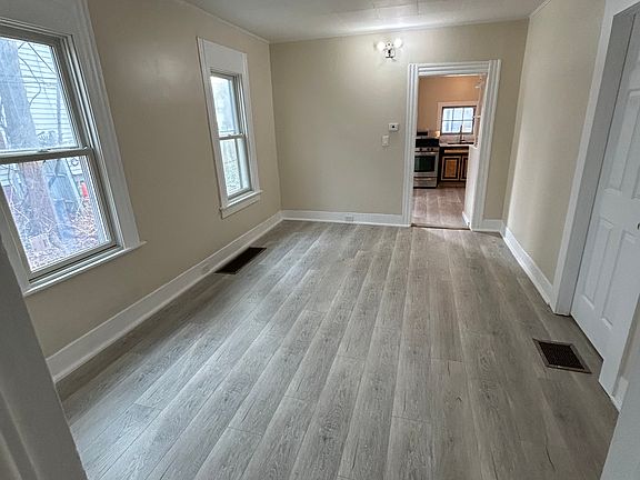 4th image of 2038 Magee St