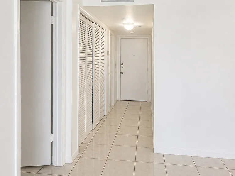 16701 NE 14th Ave #106 — Photo 2