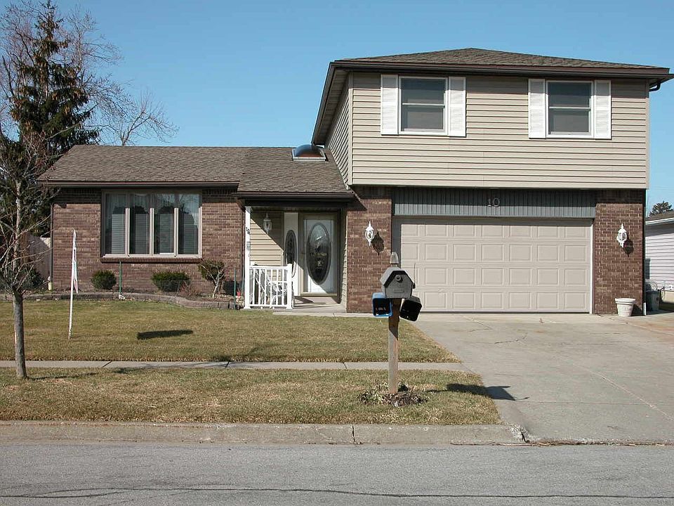 1st image of 10 Harvest Ln