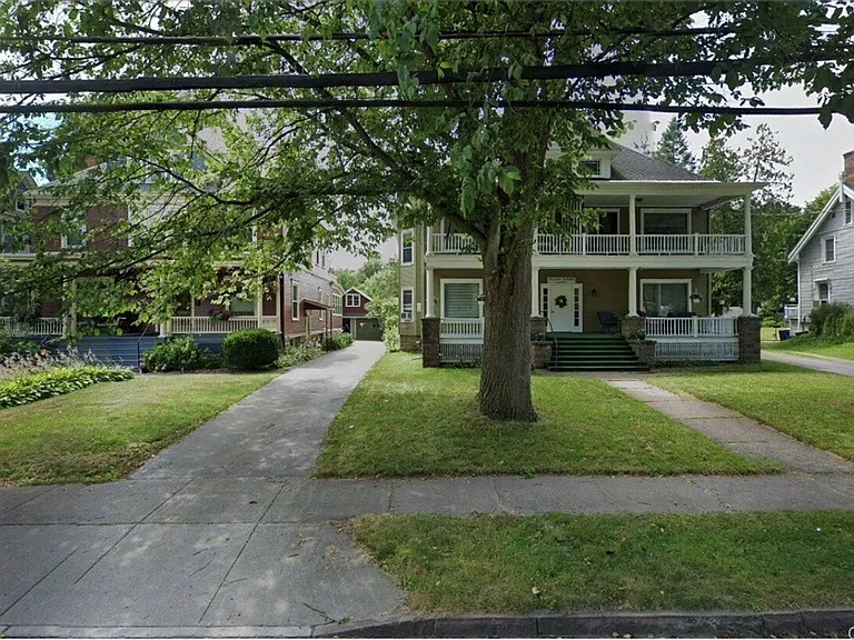 442 Main St — Photo 1