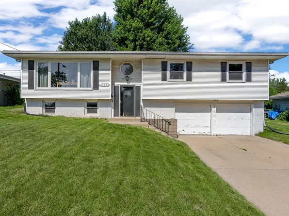 719 35th St SE, Cedar Rapids, IA 52403