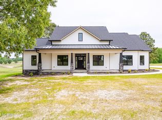 1033 Timberlake Dr, Clinton, NC 28328