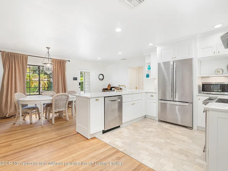240 Almeria Rd — Photo 11