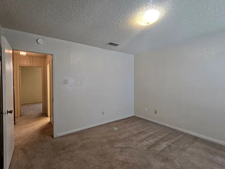 3702 Hereford Ln #D — Photo 10