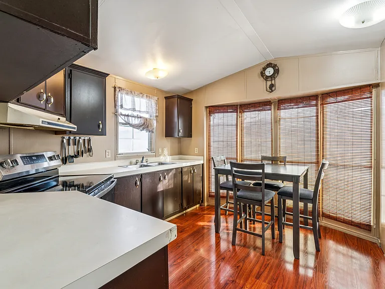 131 Adams St — Photo 7