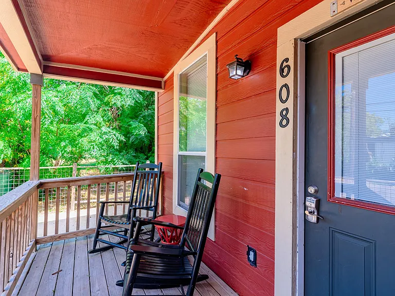 608 Marshall St — Photo 3