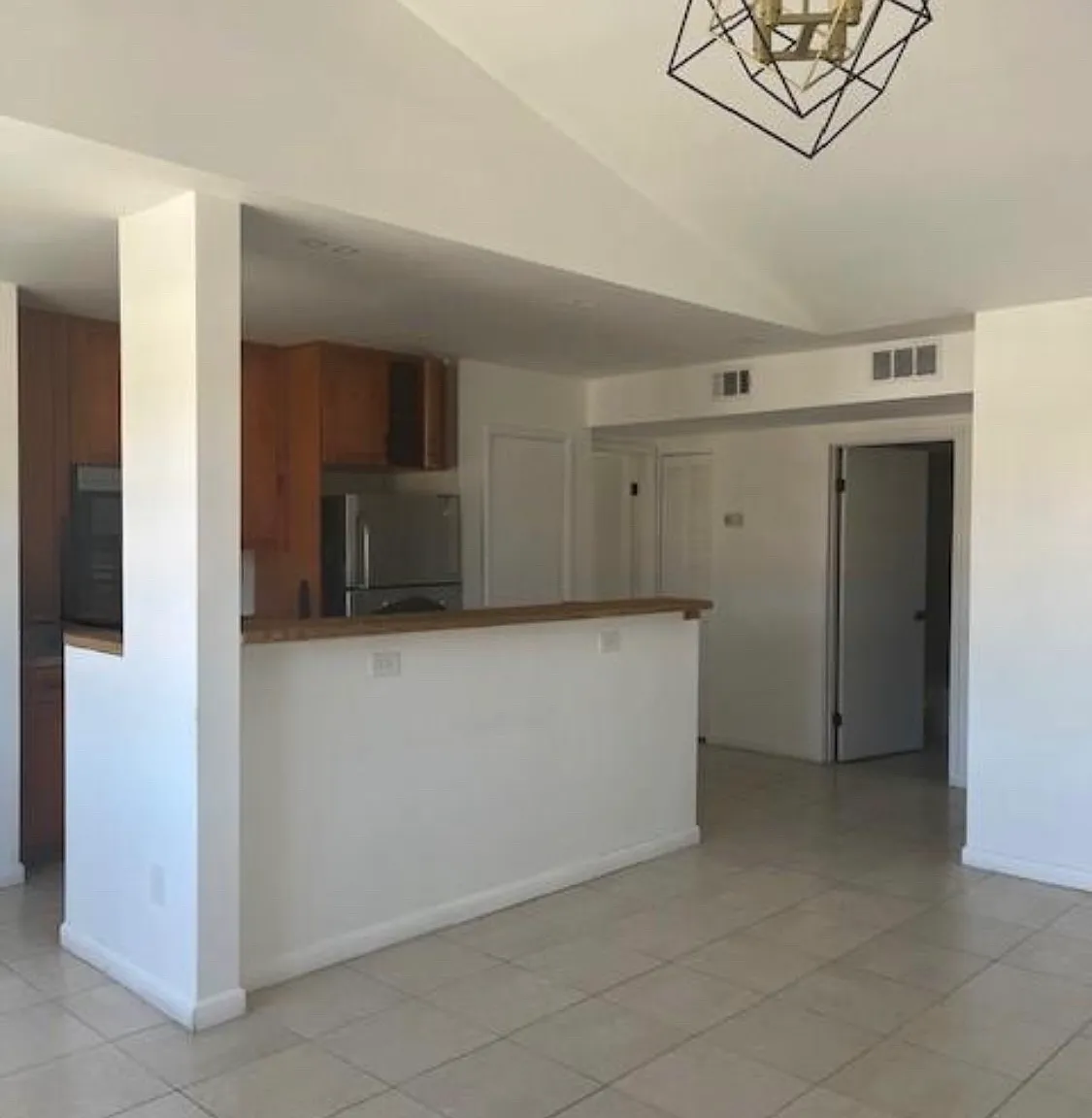2 bed, 1093 sqft, $2,350 — Photo 2
