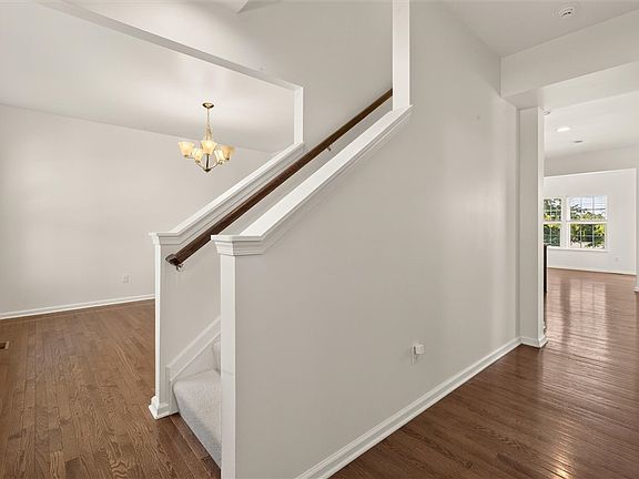 3rd image of 84 Elmcrest Rise