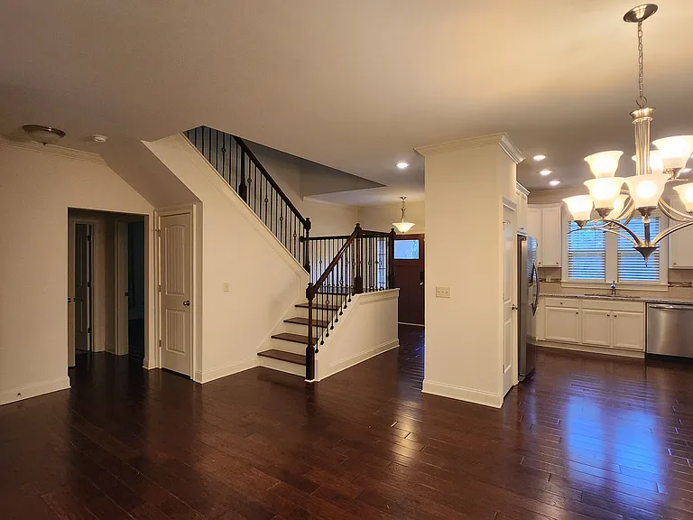 1020 Starr Ct — Photo 4