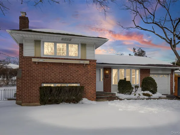 3 Saratoga Street, Commack, NY 11725