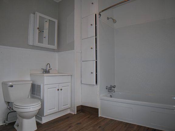 2nd image of 1836 Park Ave SE #183638
